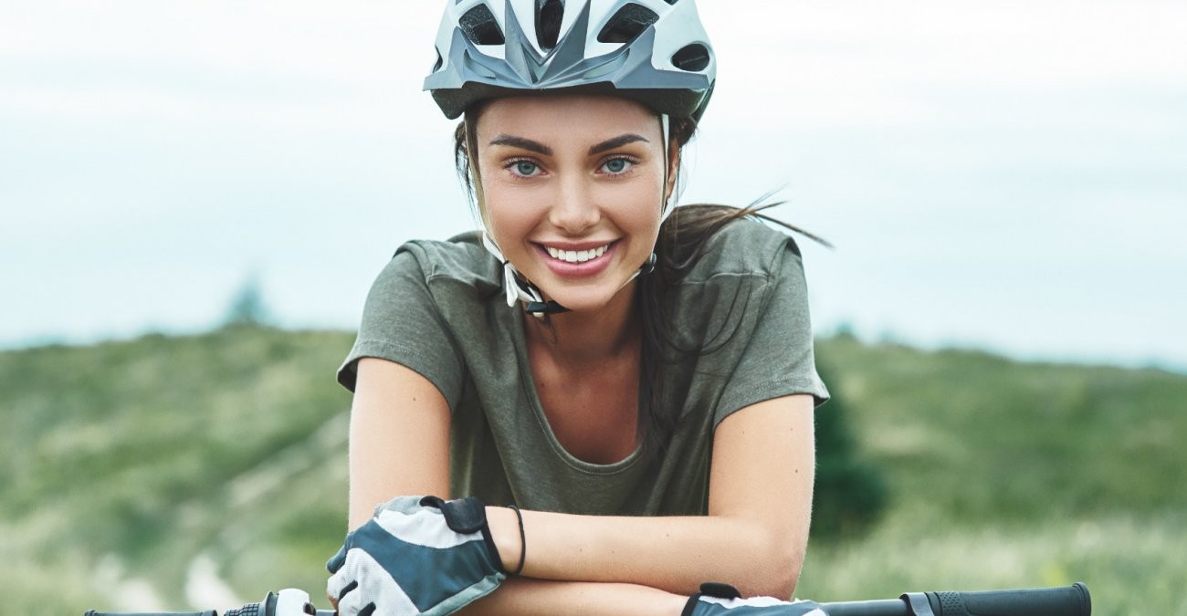 Belüftet, beleuchtet, faltbar und smart: Fahrradhelm Deluxe